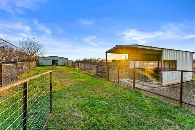 $899,900 | 2700 Auction Barn Road, Belton, TX 76513