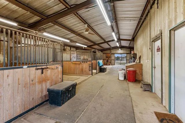 $899,900 | 2700 Auction Barn Road, Belton, TX 76513