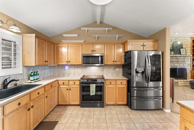 $899,900 | 2700 Auction Barn Road, Belton, TX 76513