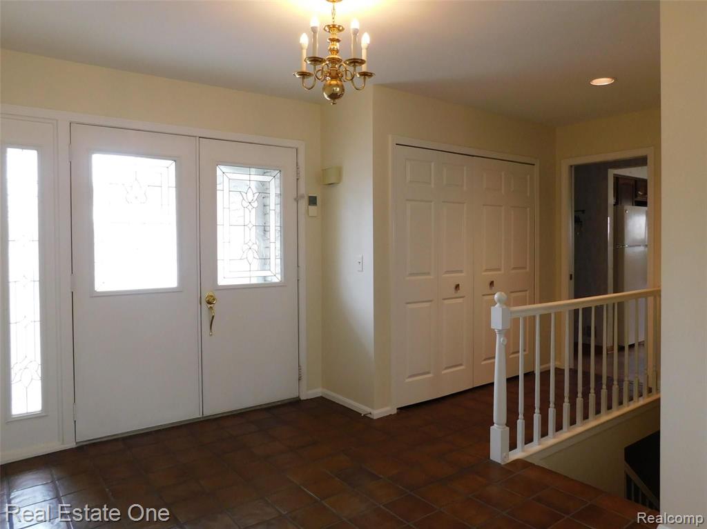 565 Augusta Drive Rochester Hills, MI 48309 - Photo 7 of 30