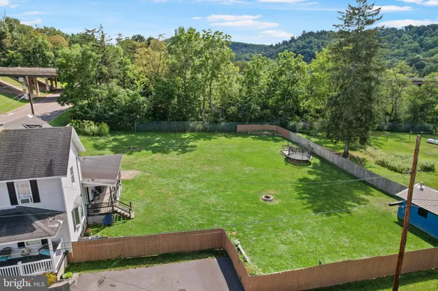 a black and white photo of a refrigerator