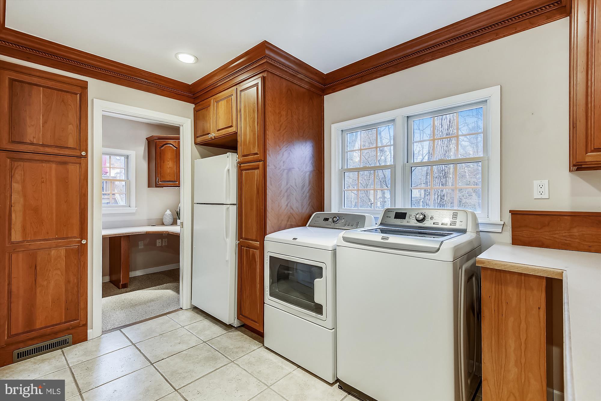 11874 Fawn Ridge Lane Reston, VA 20194 - Photo 22 of 75 a view of kitchen with washer and dryer