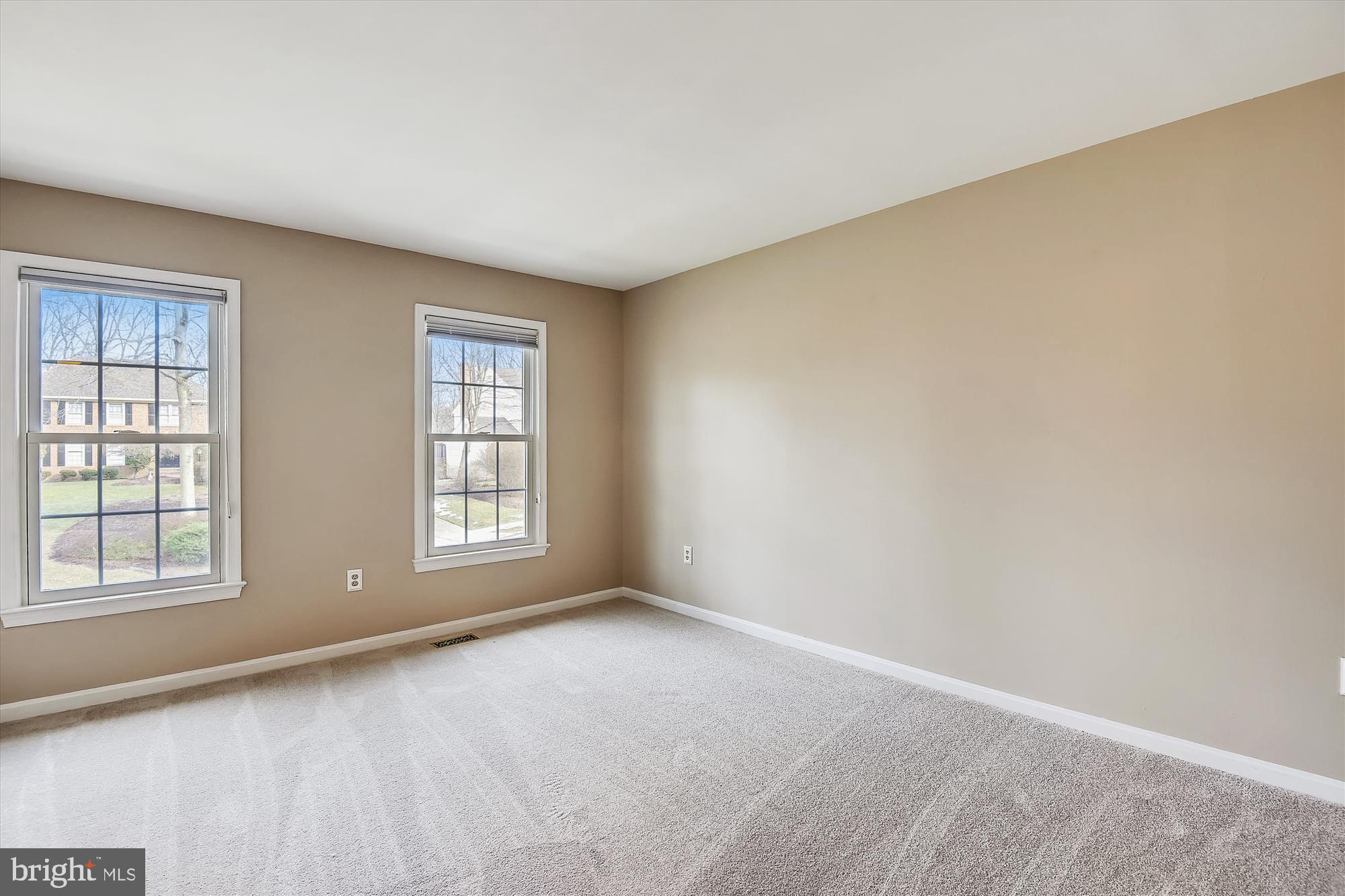 11874 Fawn Ridge Lane Reston, VA 20194 - Photo 34 of 75 an empty room with windows