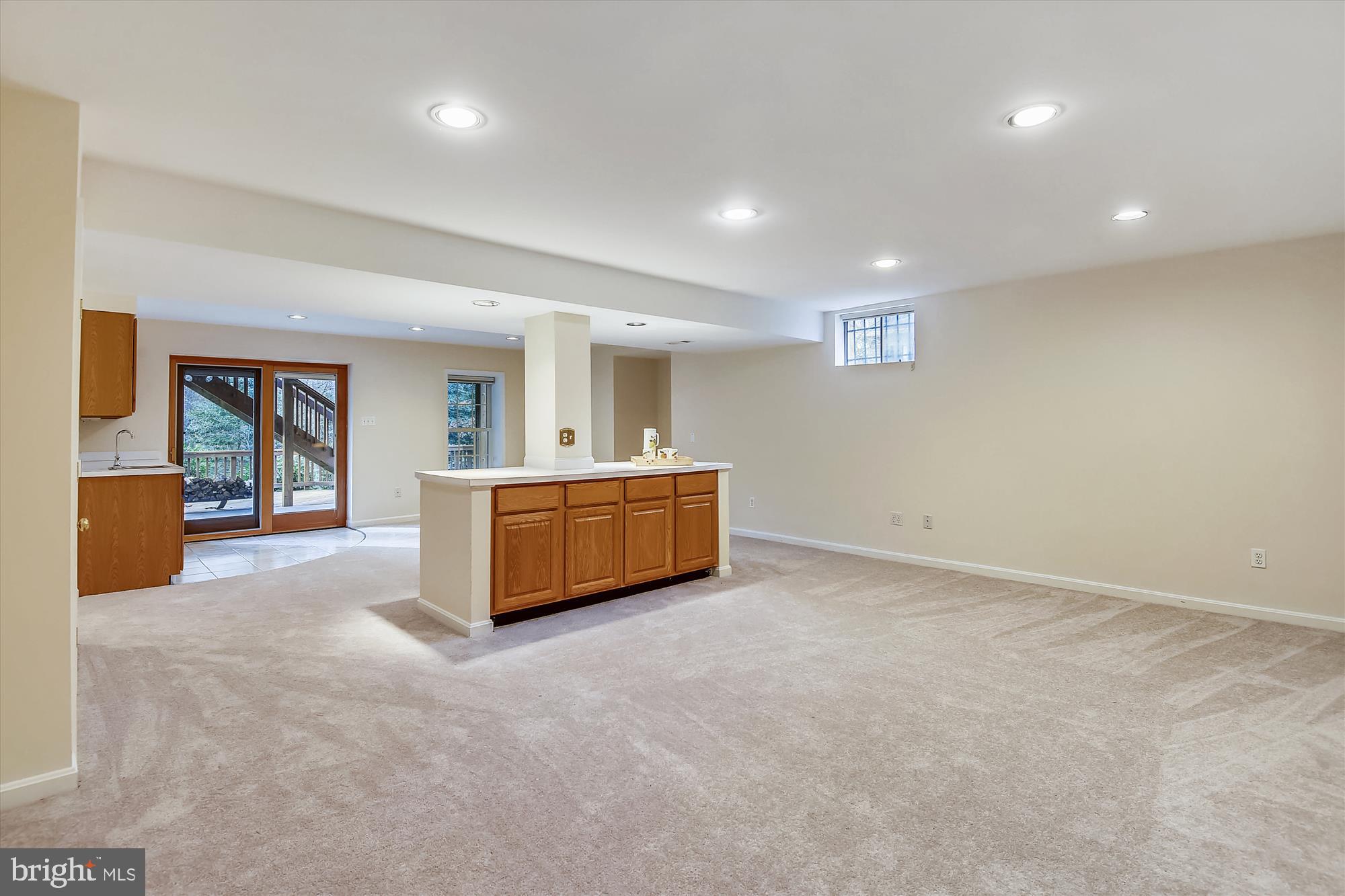 11874 Fawn Ridge Lane Reston, VA 20194 - Photo 50 of 75 a spacious bedroom with a bed and window