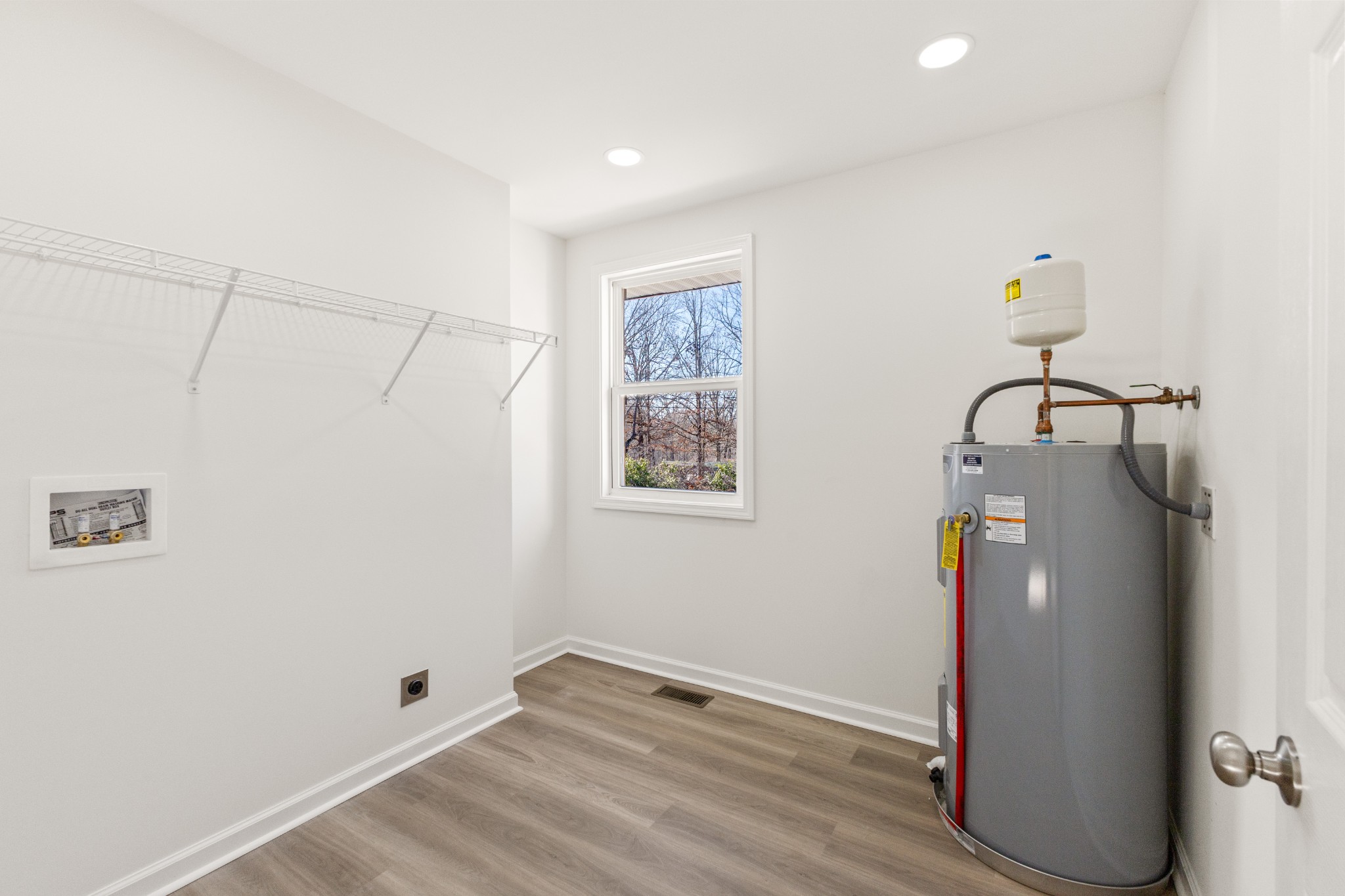 1029 Granada Road Ashland City, TN 37015 - Photo 28 of 34 a very nice looking room with a window