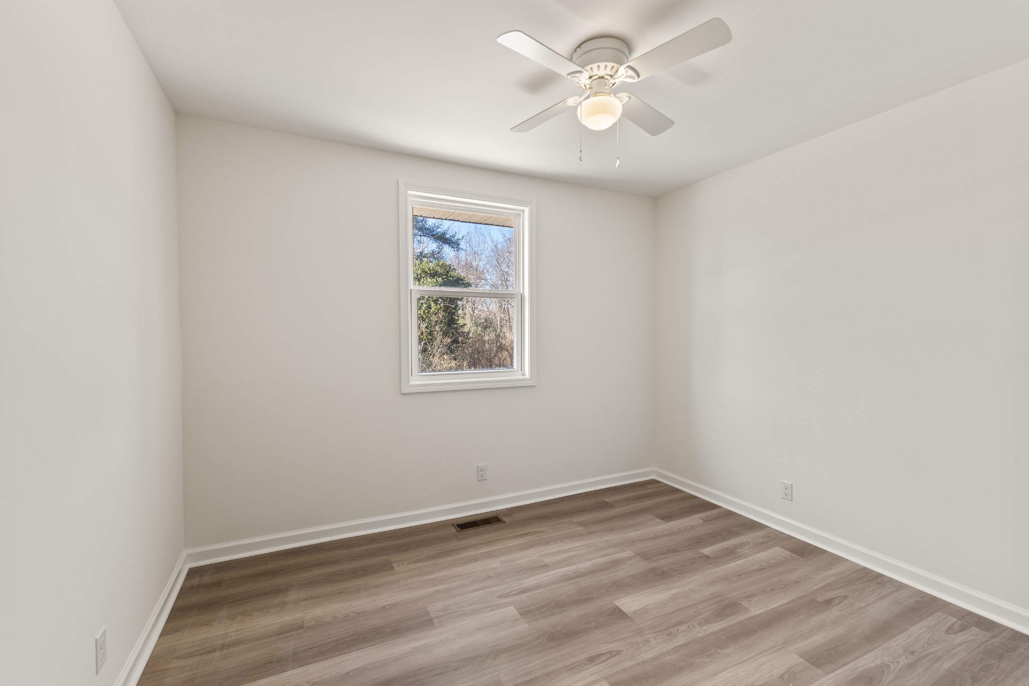 1029 Granada Road Ashland City, TN 37015 - Photo 33 of 34 an empty room with a window and ceiling fan