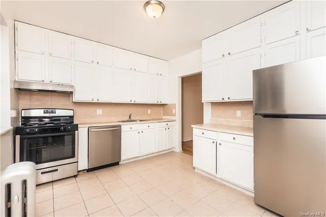 $1,599,900 | 204 West 260th Street | North Riverdale