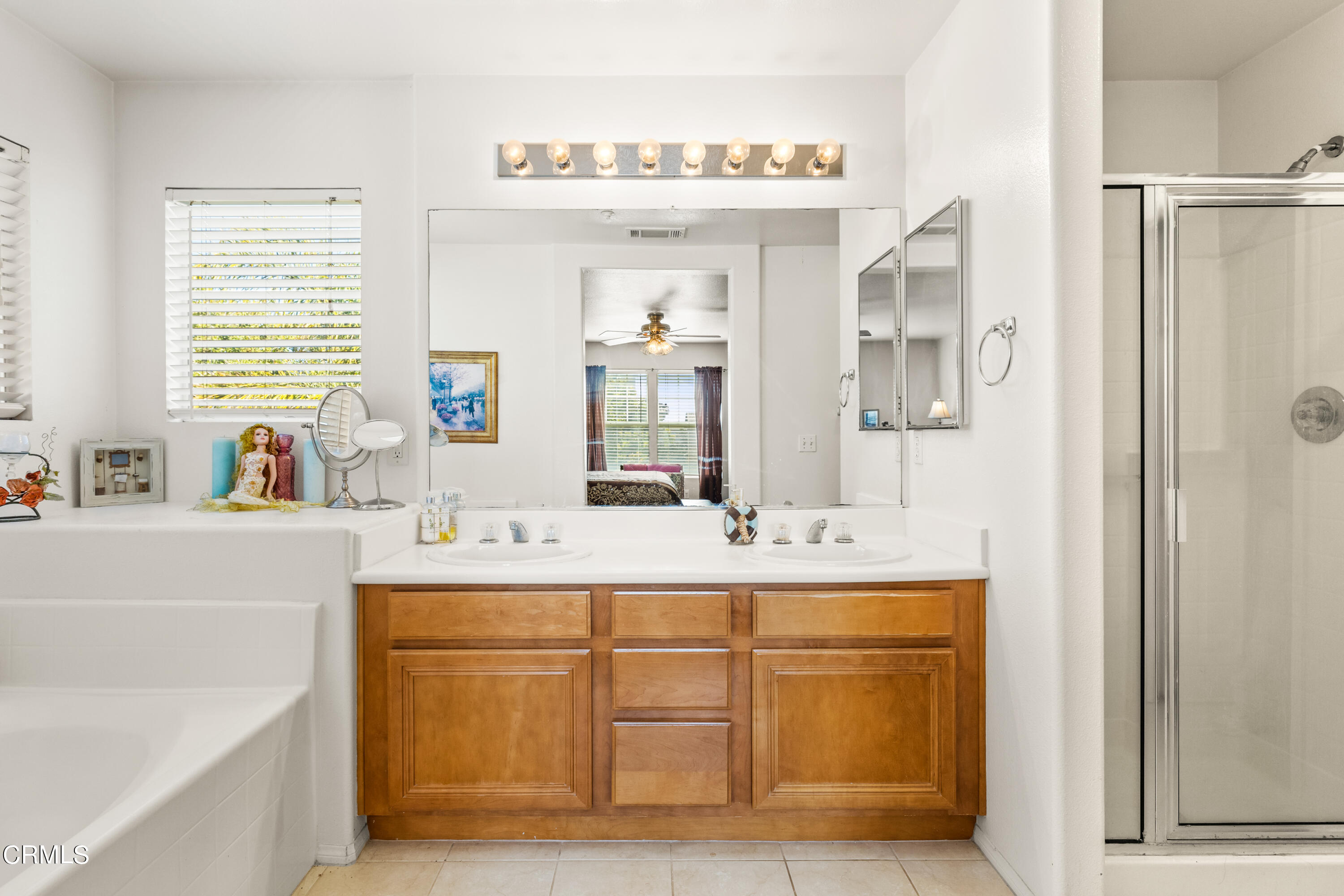 748 Navigator Way Oxnard, CA 93035 - Photo 13 of 26 Primary Bath