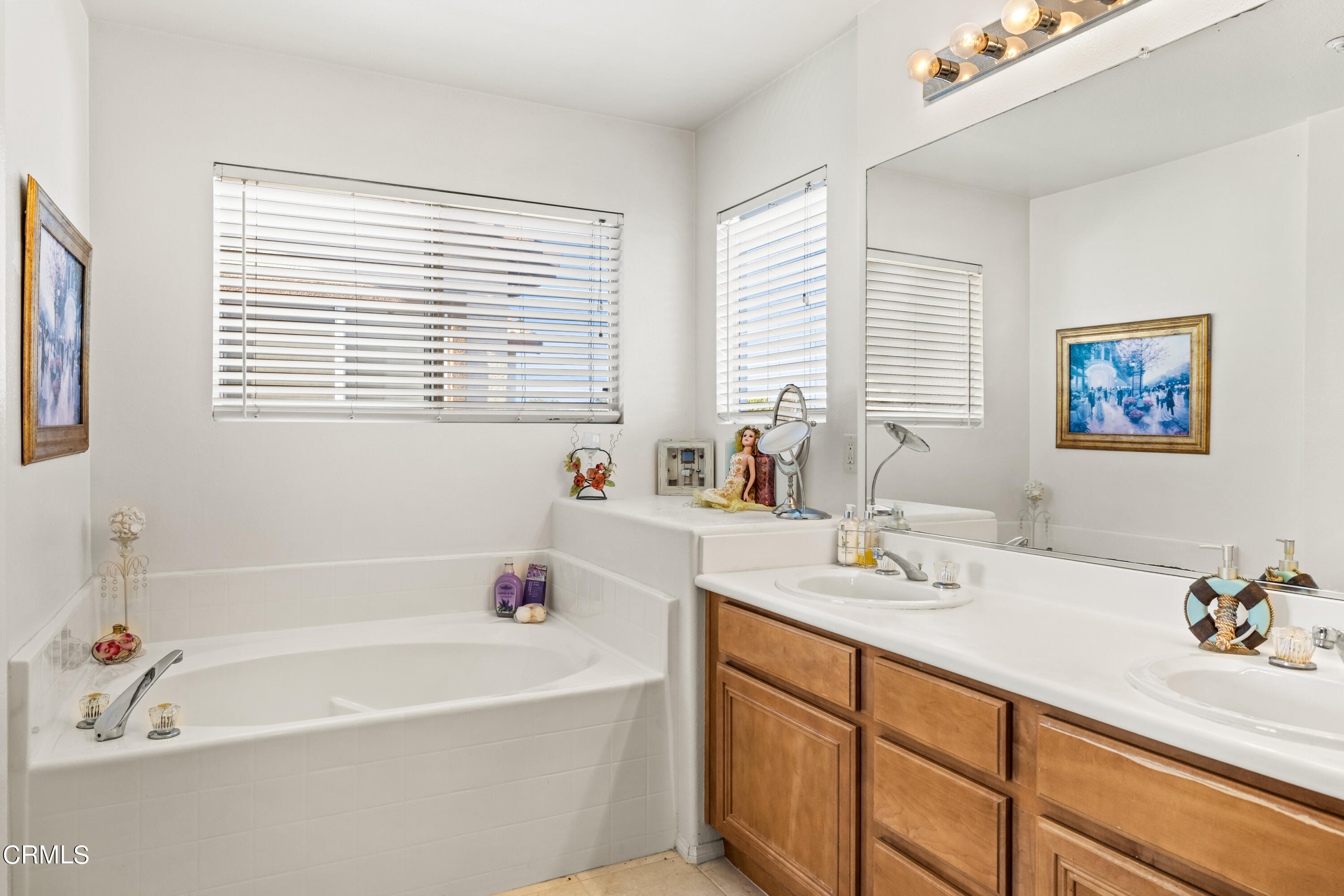 748 Navigator Way Oxnard, CA 93035 - Photo 14 of 26 Primary Bath