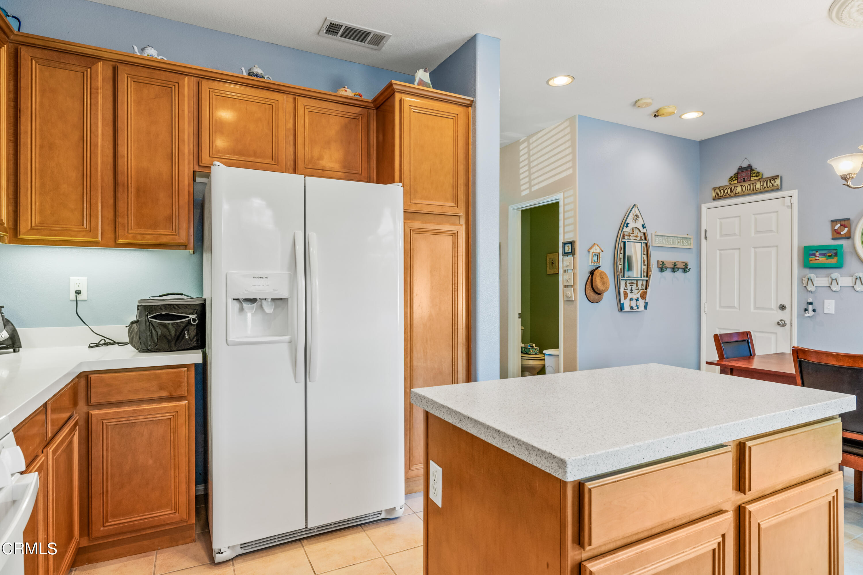 748 Navigator Way Oxnard, CA 93035 - Photo 6 of 26 Kitchen