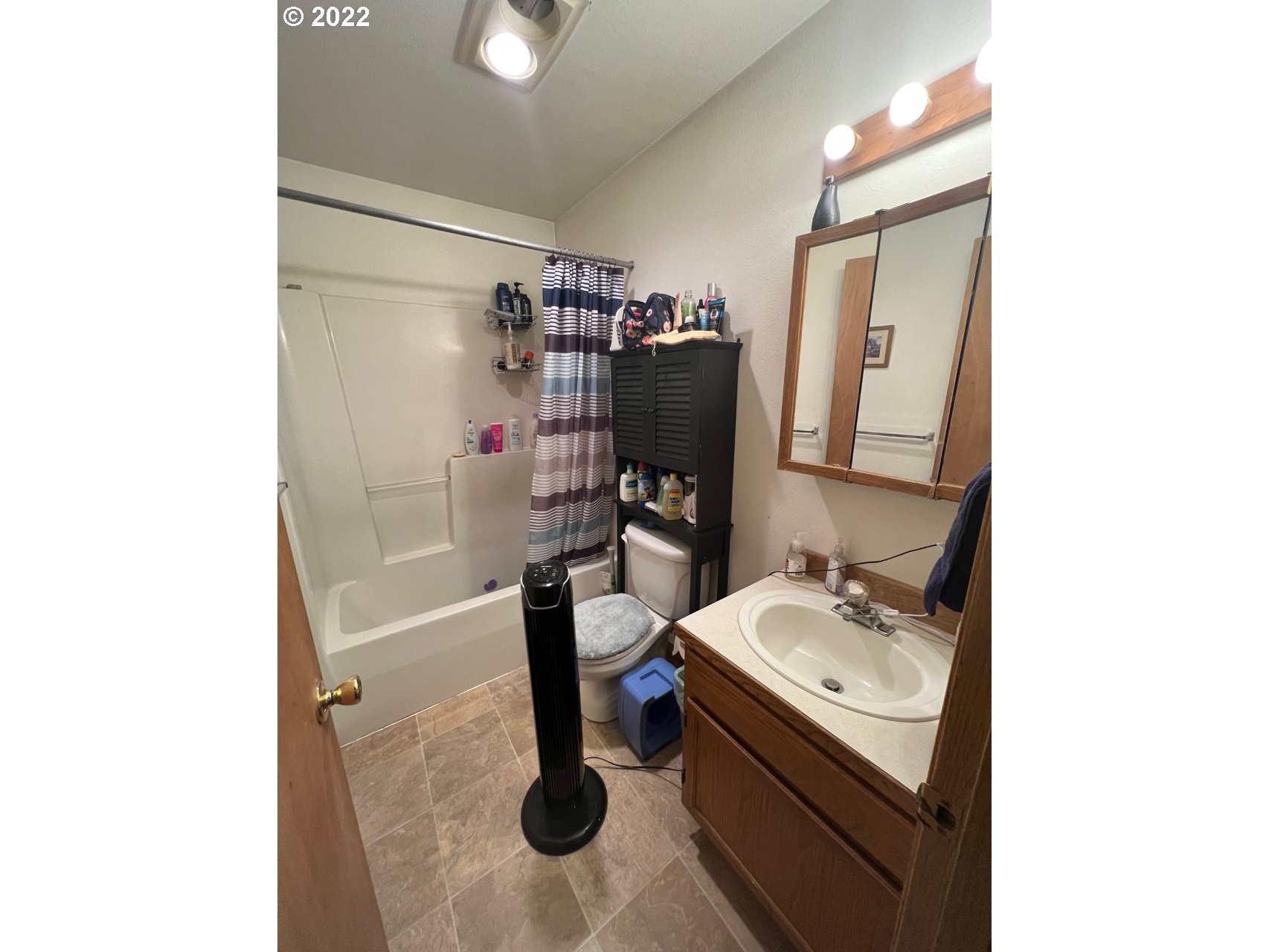 3380 Virginia Avenue Springfield, OR 97478 - Photo 9 of 11 a bathroom with a sink and a mirror