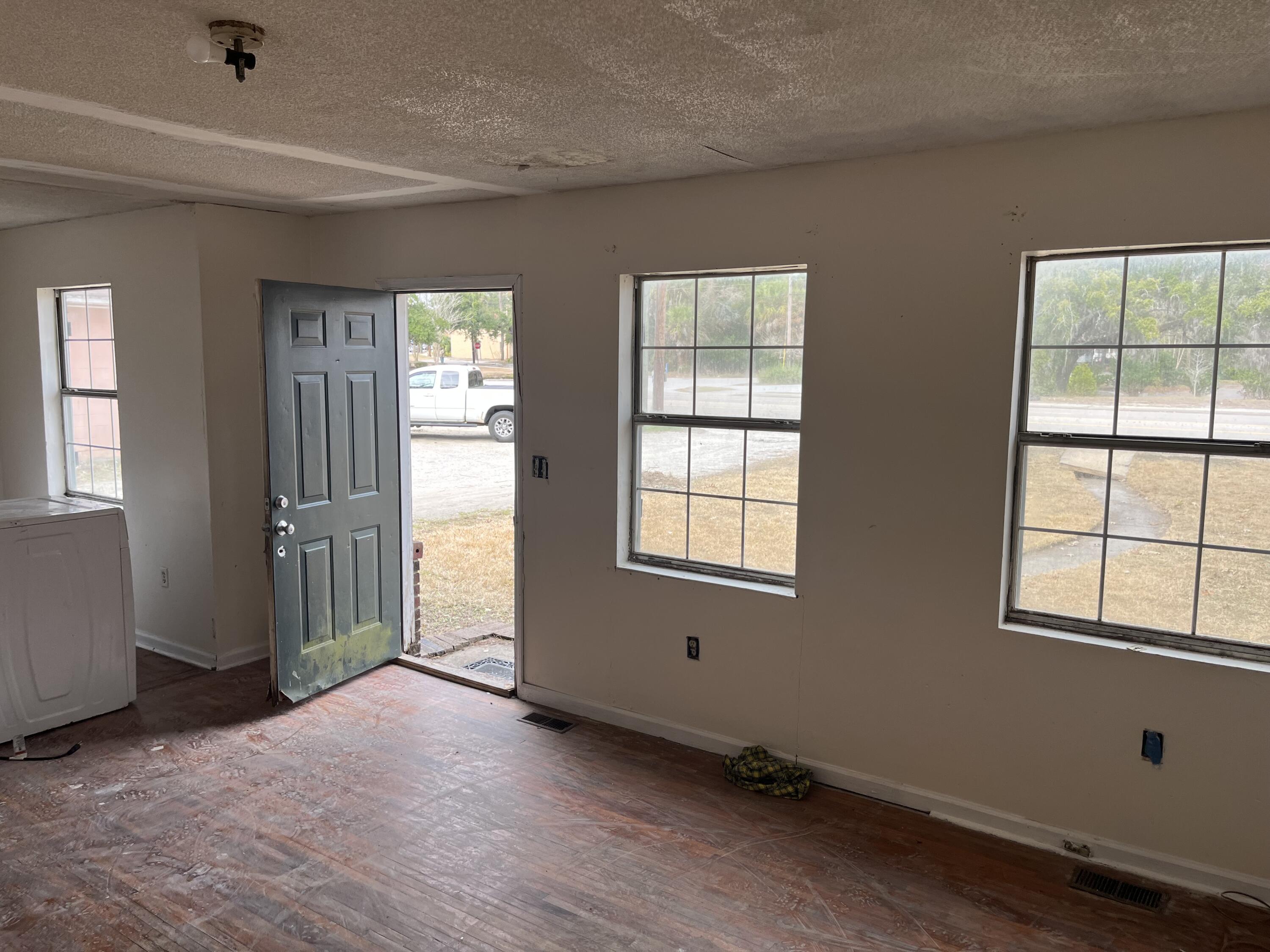 Undisclosed Address Walterboro, SC 29488 - Photo 4 of 14 IMG_4609