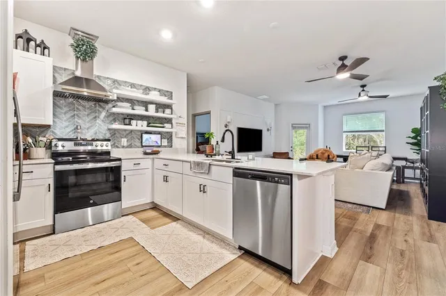 $2,550 | 10070 Trumpet Honeysuckle Way, San Antonio, FL 33576