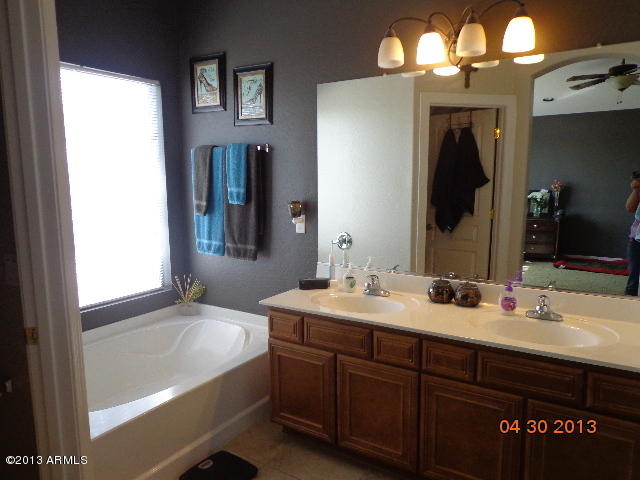 24121 Field Road Florence, AZ 85132 - Photo 12 of 15 Master Bath