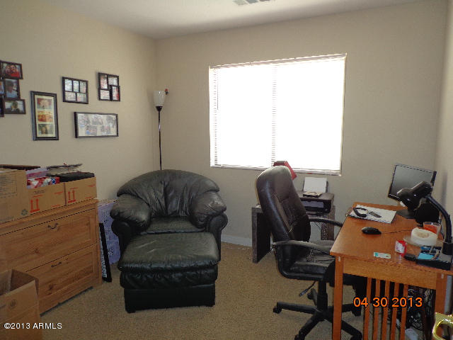24121 Field Road Florence, AZ 85132 - Photo 8 of 15 Bed