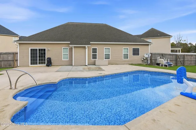 $2,400 | 124 Regatta Way, Sneads Ferry, NC 28460