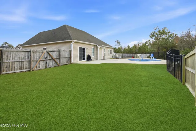 $2,400 | 124 Regatta Way, Sneads Ferry, NC 28460