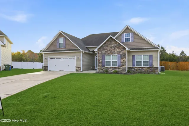 $2,400 | 124 Regatta Way, Sneads Ferry, NC 28460