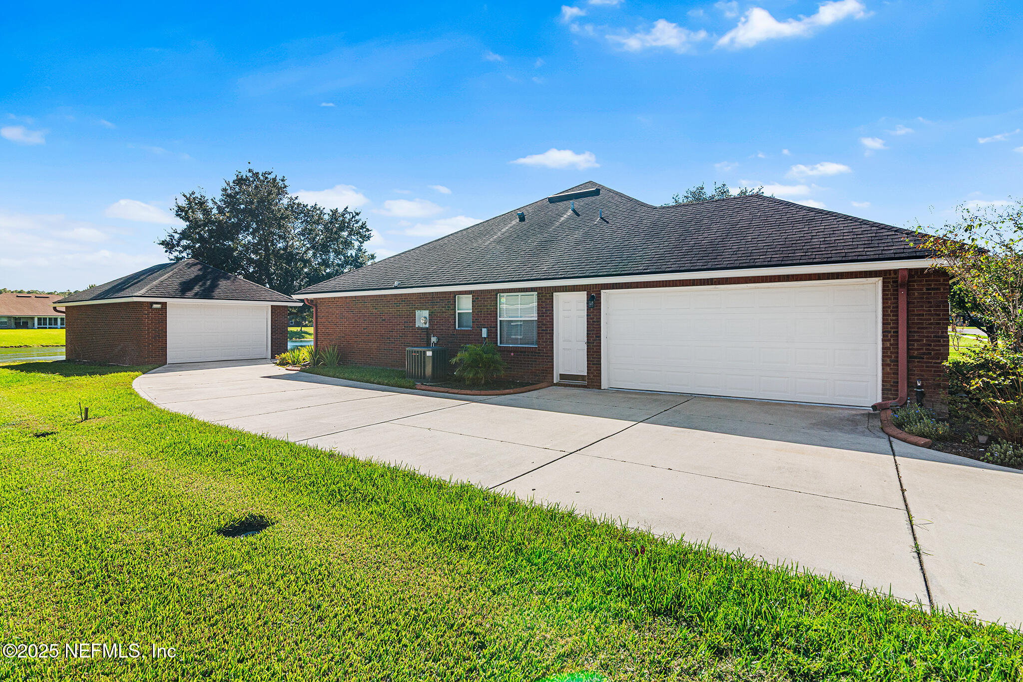 10922 Dunnotar Road Jacksonville, FL 32221 - Photo 4 of 35 a front view of a house with garden