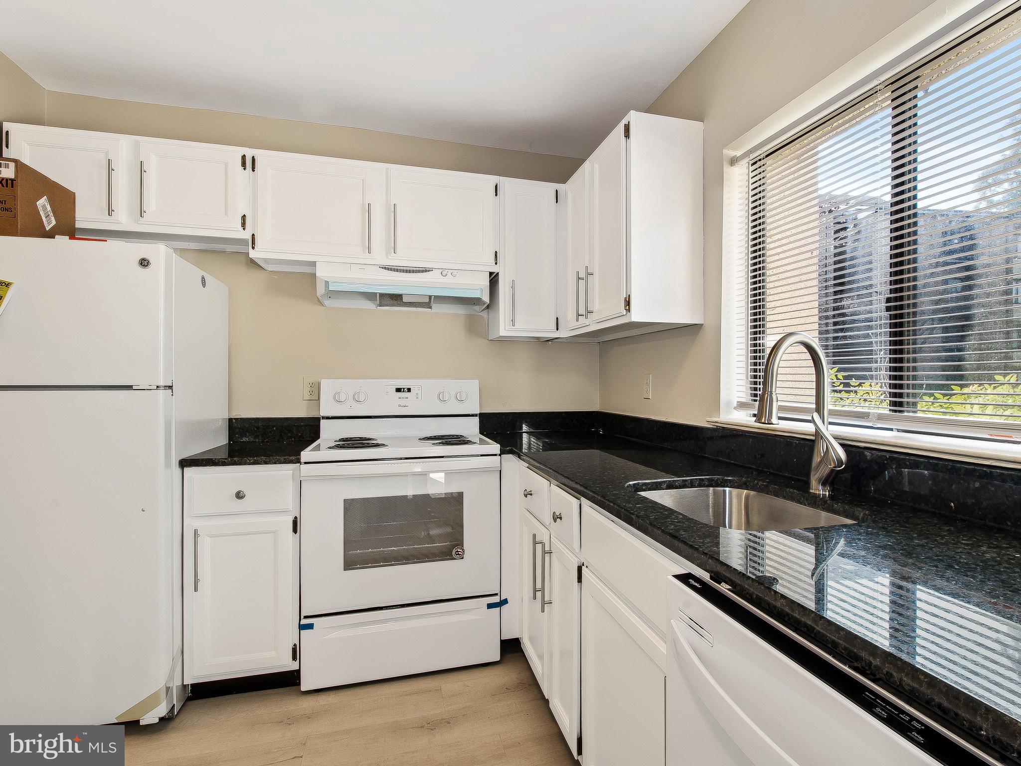 15607 Dorset Road, Unit 101 Laurel, MD 20707 - Photo 14 of 30 Kitchen
