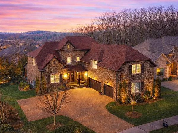 $899,900 | 303 Scarsdale Drive South, Hendersonville, TN 37075