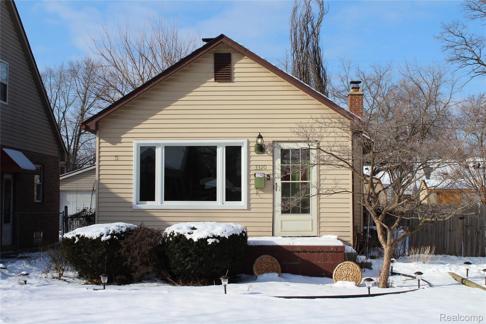 3320 Harding Street Dearborn, MI 48124 - Photo 2 of 19 IMG_2170.JPG
