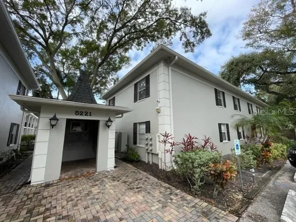 $1,499 | 5221 Bayshore Boulevard, Unit 1, Tampa, FL 33611