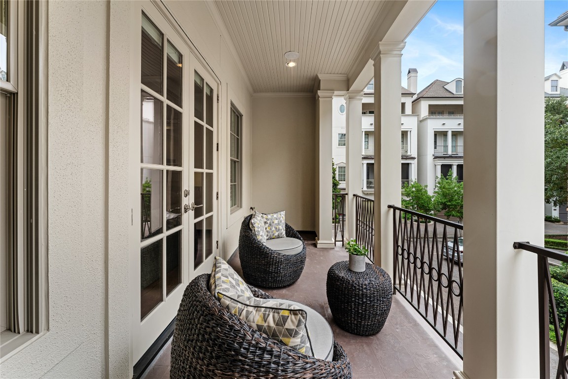 2109 Bancroft Lane Houston, TX 77027 - Photo 22 of 40 a bedroom with furniture and a window
