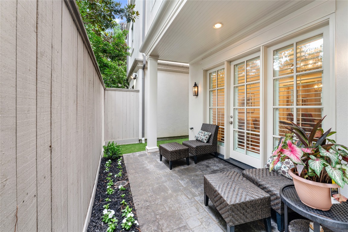 2109 Bancroft Lane Houston, TX 77027 - Photo 40 of 40 a house view with a seating space