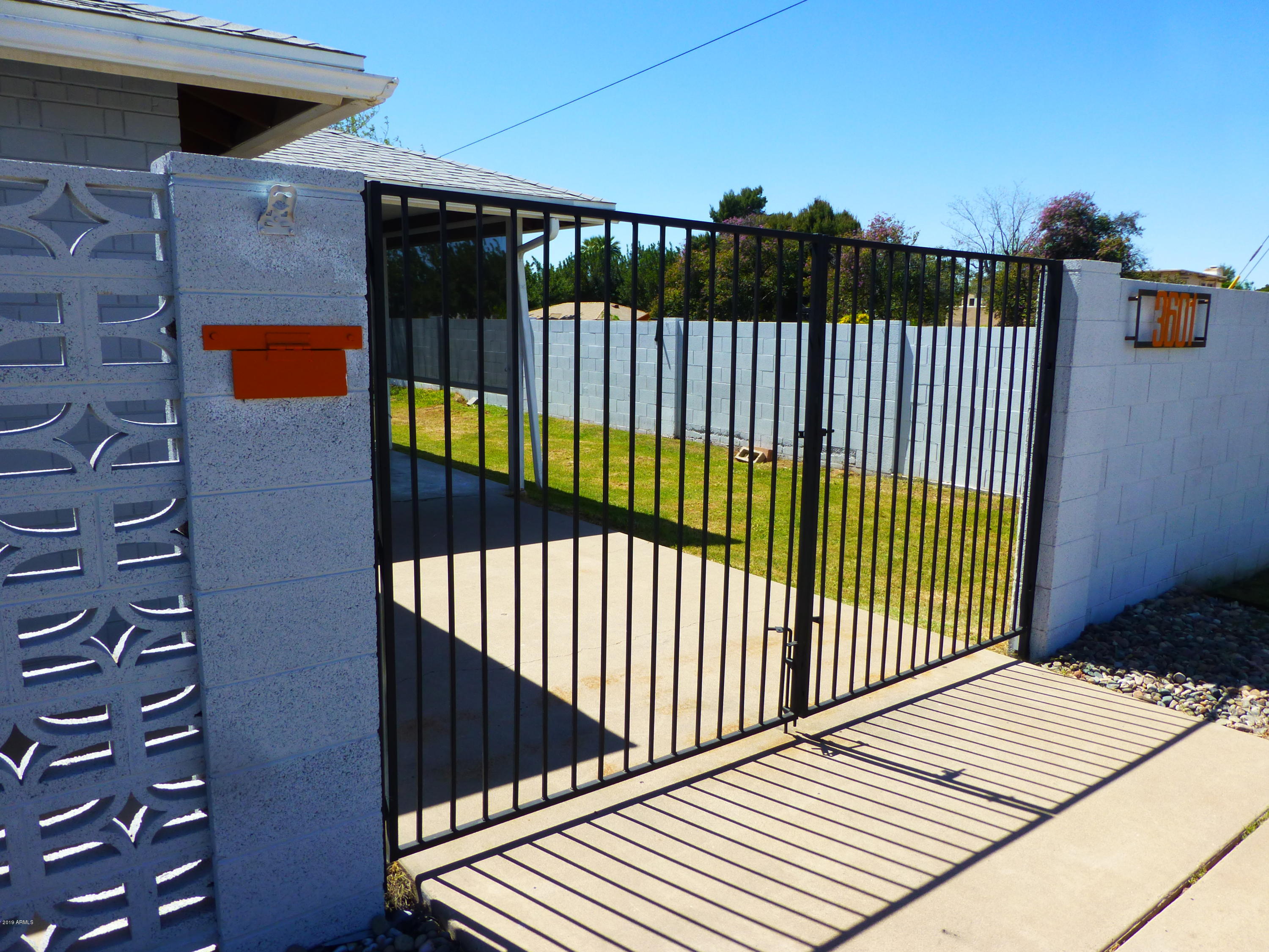 3601 East Piccadilly Road Phoenix, AZ 85018 - Photo 5 of 43 front locking gate