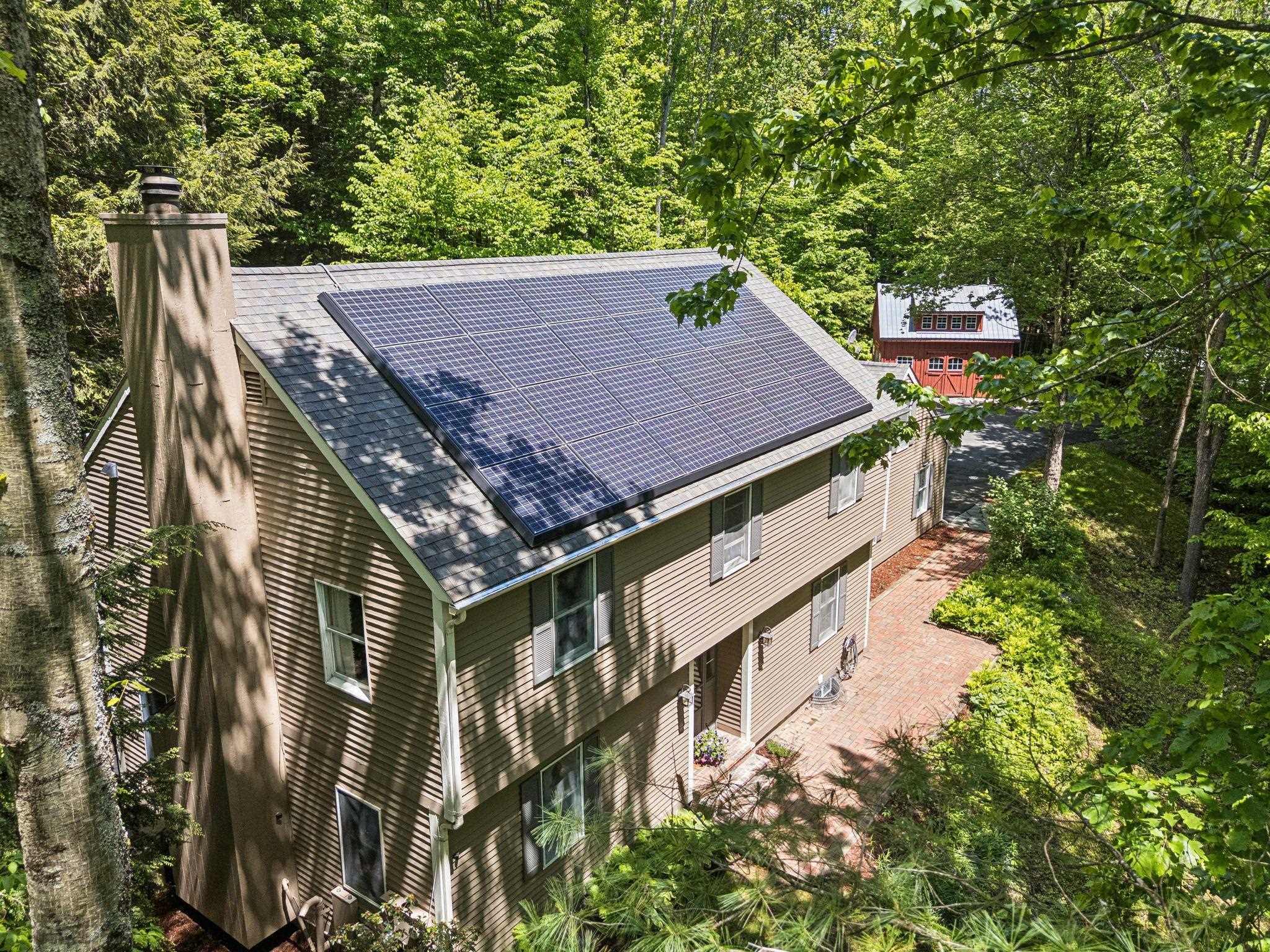 408 Morgan Road Hartford, VT 05059 - Photo 4 of 50