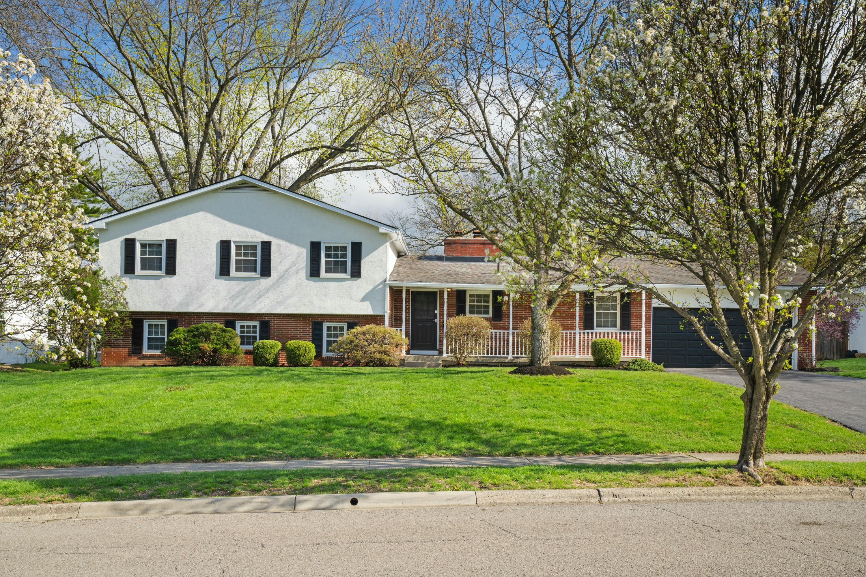 2500 Lytham Road Upper Arlington, OH 43220 - Photo 1 of 69 Front of Home