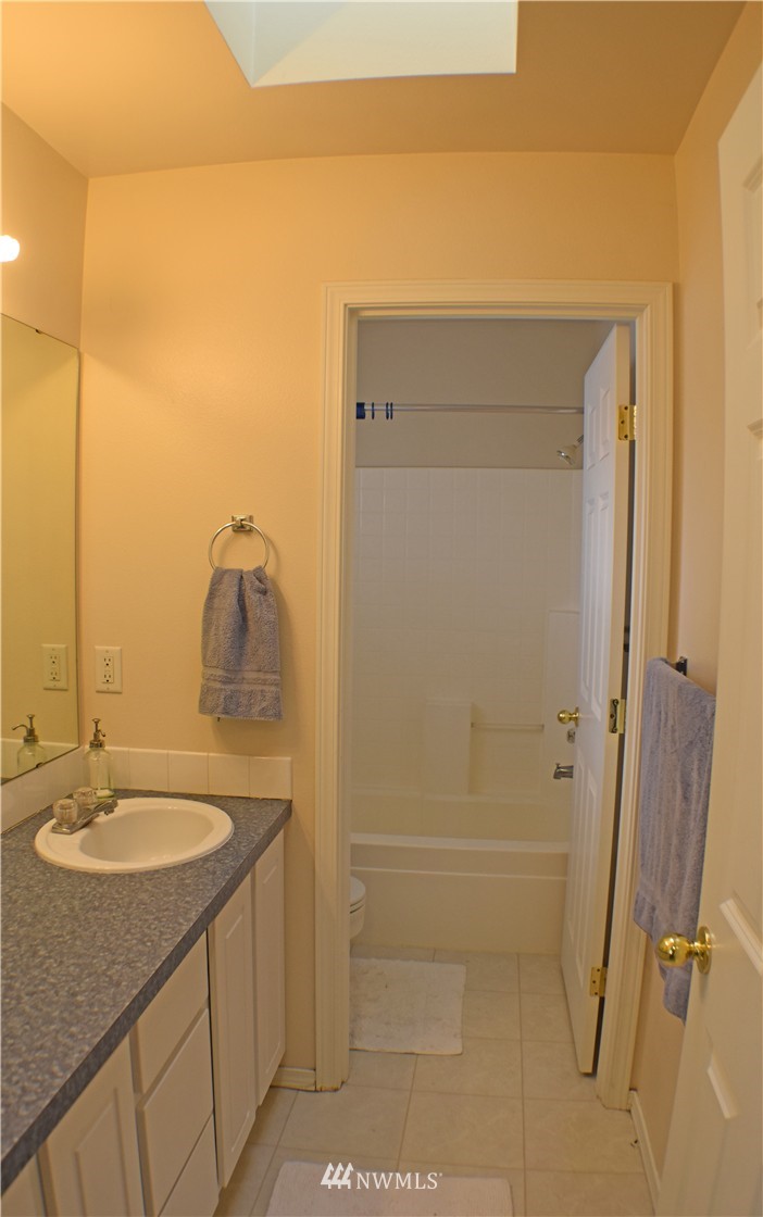 5133 Northeast 4th Place Renton, WA 98059 - Photo 13 of 17