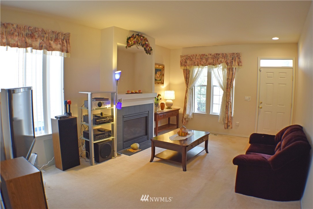5133 Northeast 4th Place Renton, WA 98059 - Photo 3 of 17