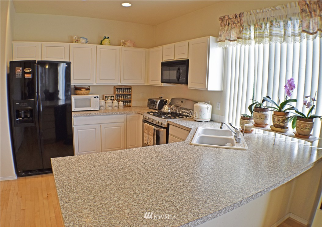 5133 Northeast 4th Place Renton, WA 98059 - Photo 5 of 17