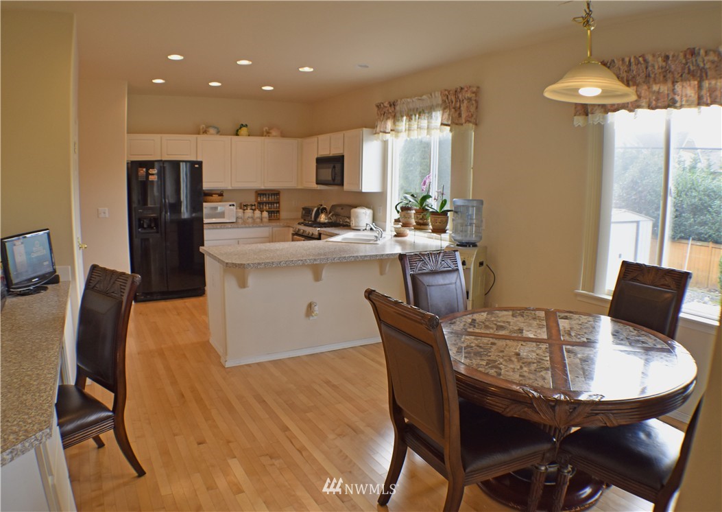 5133 Northeast 4th Place Renton, WA 98059 - Photo 6 of 17