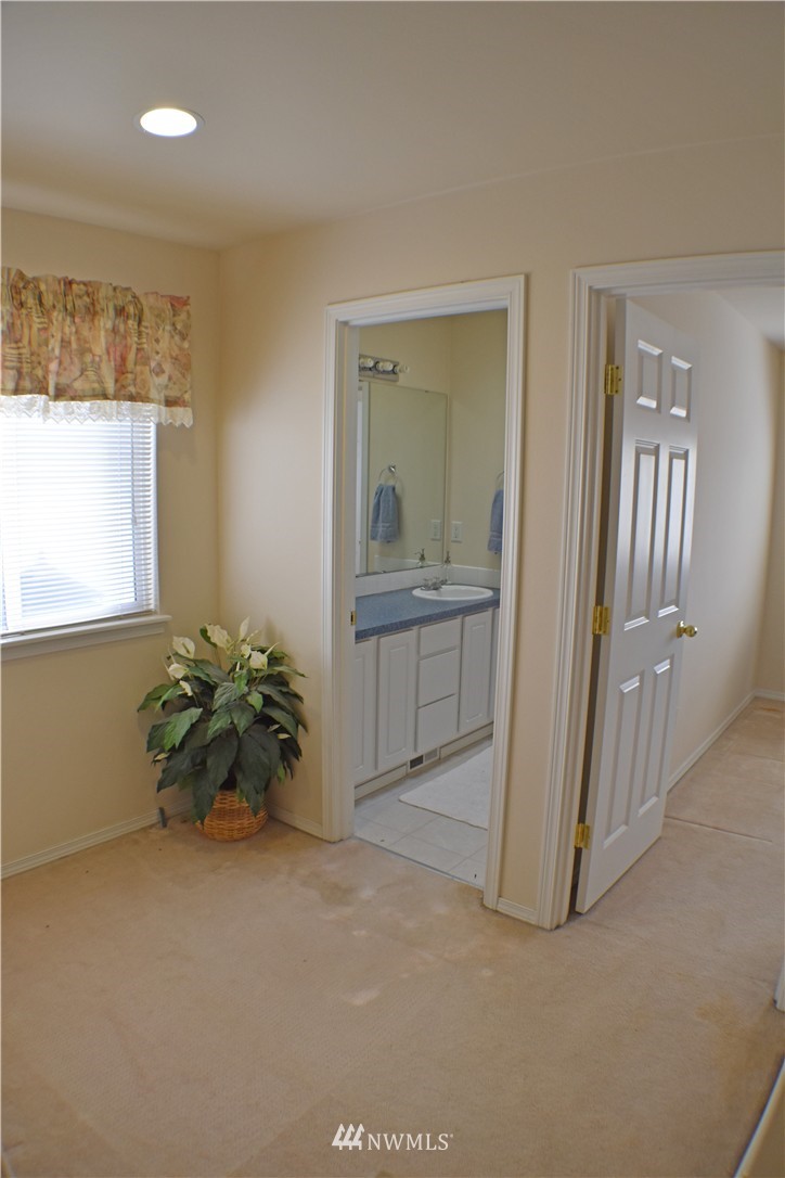 5133 Northeast 4th Place Renton, WA 98059 - Photo 8 of 17