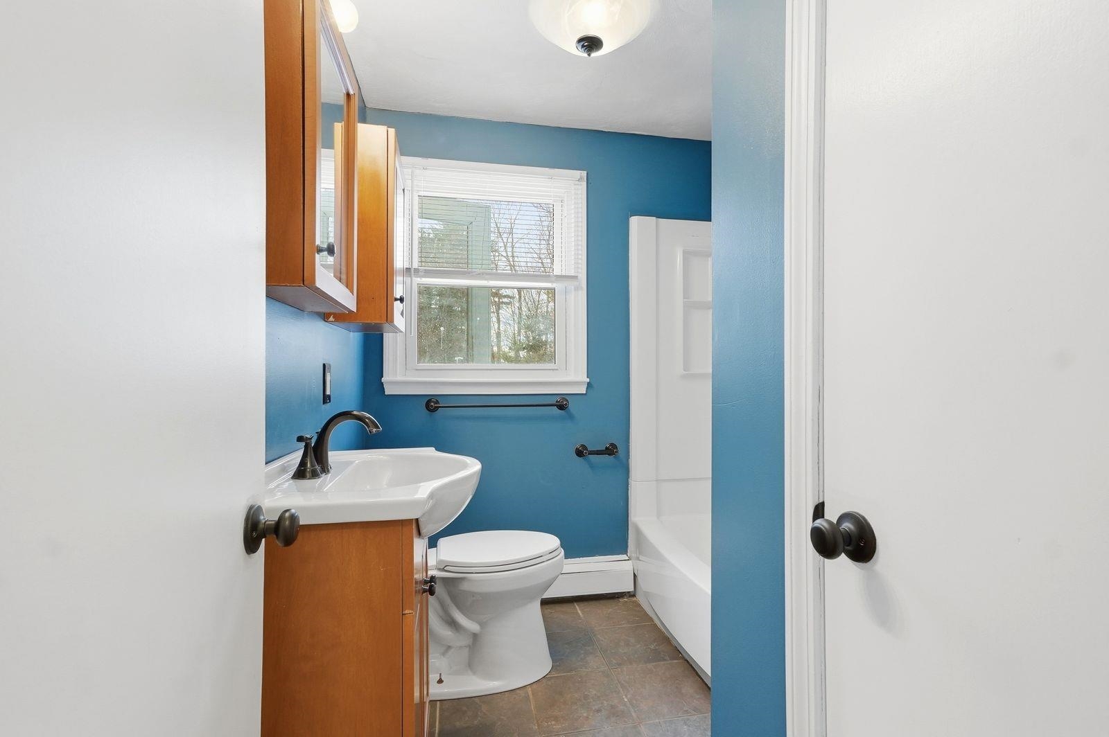 8 Rayes Drive Hudson, NH 03051 - Photo 12 of 28