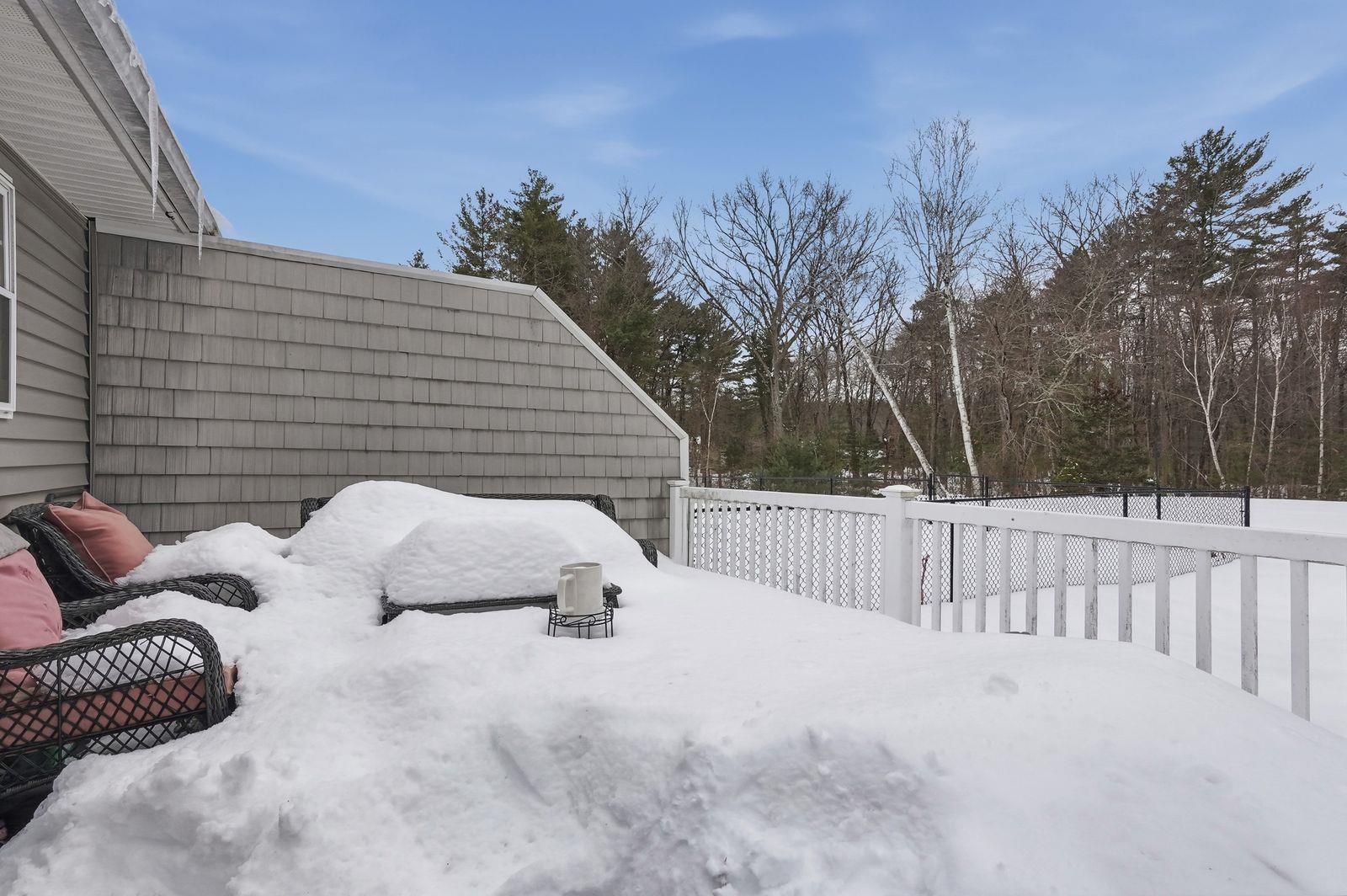 8 Rayes Drive Hudson, NH 03051 - Photo 4 of 28