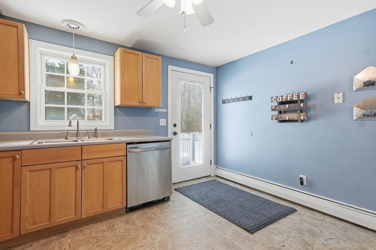 8 Rayes Drive Hudson, NH 03051 - Photo 7 of 28