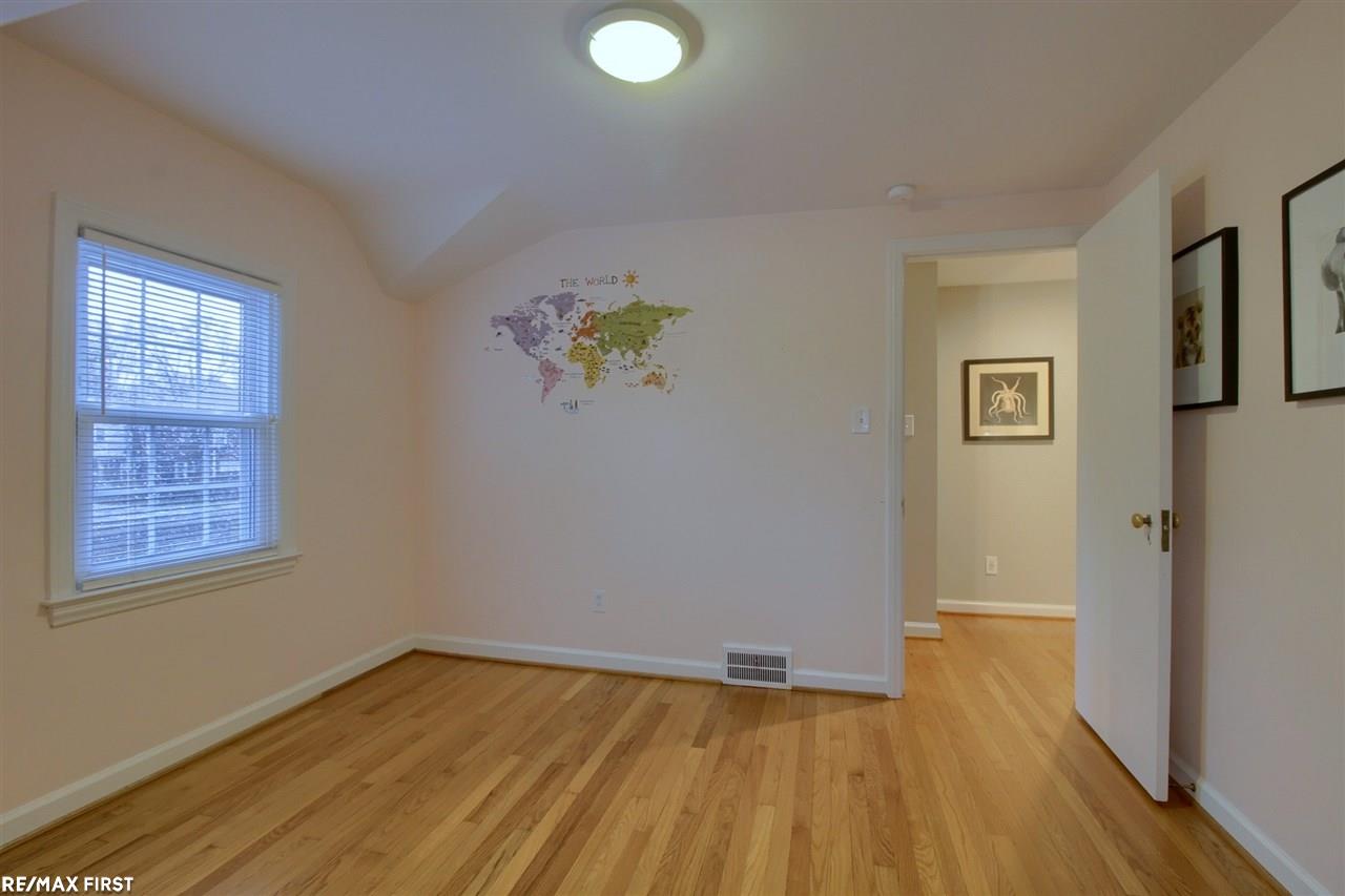 848 Cadieux Road Grosse Pointe, MI 48230 - Photo 23 of 34 31374891-22.JPG