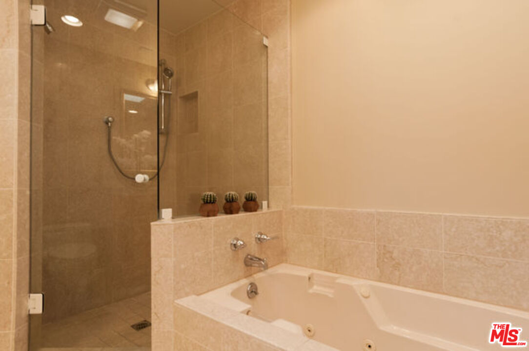 826 Main Street, Unit 6 El Segundo, CA 90245 - Photo 20 of 33 a bathroom with a bathtub and a shower