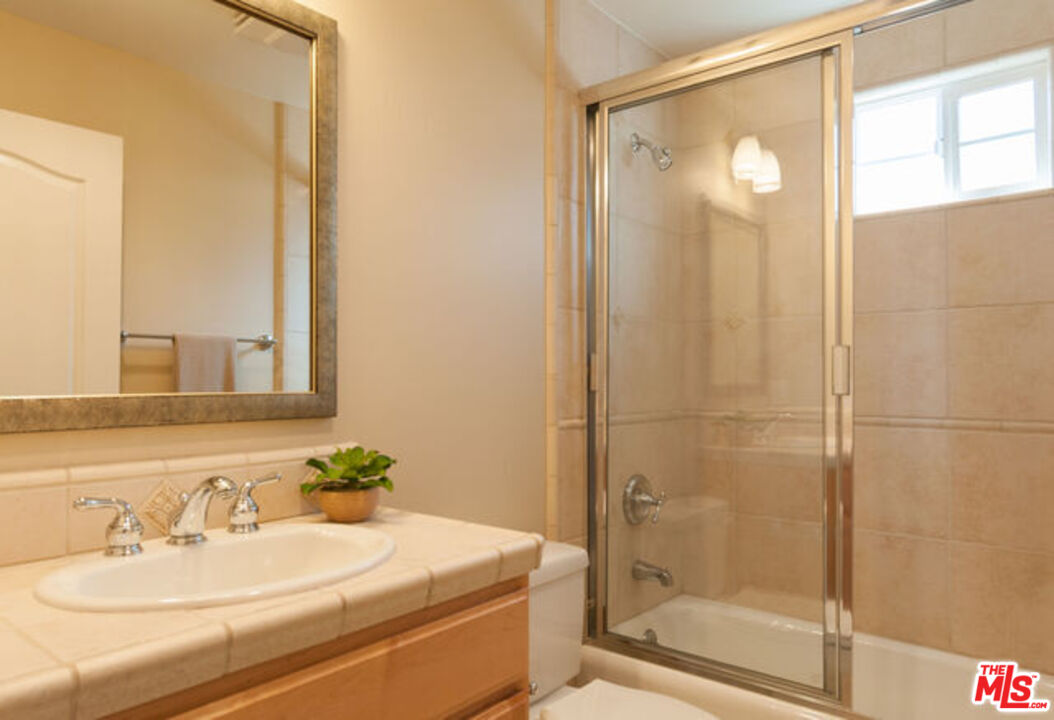 826 Main Street, Unit 6 El Segundo, CA 90245 - Photo 22 of 33 a bathroom with a sink and a mirror