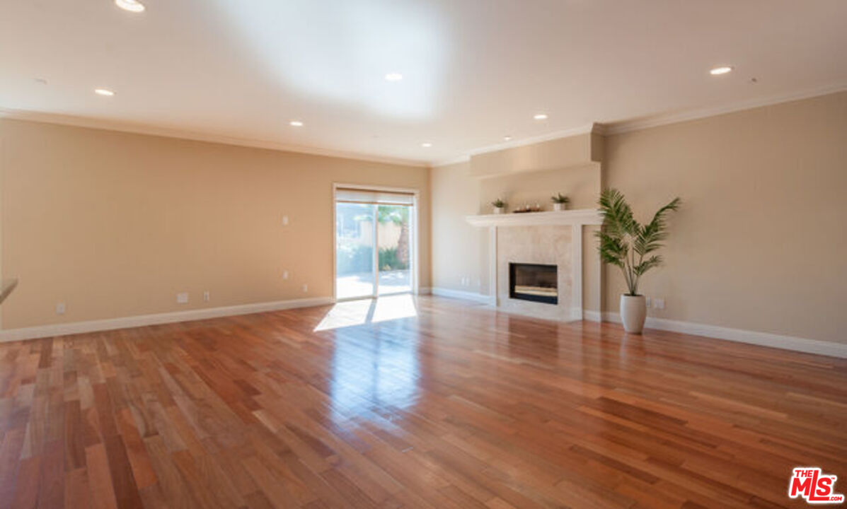 826 Main Street, Unit 6 El Segundo, CA 90245 - Photo 7 of 33 a view of an empty room with wooden floor and a fireplace
