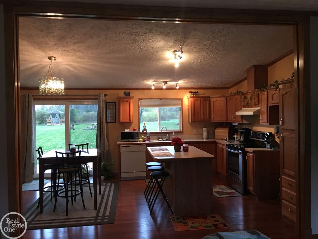 8773 Metcalf Road Avoca, MI 48006 - Photo 7 of 34