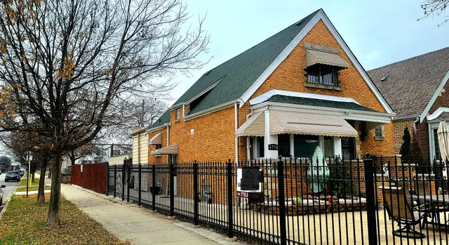 a view of outdoor space yard and patio