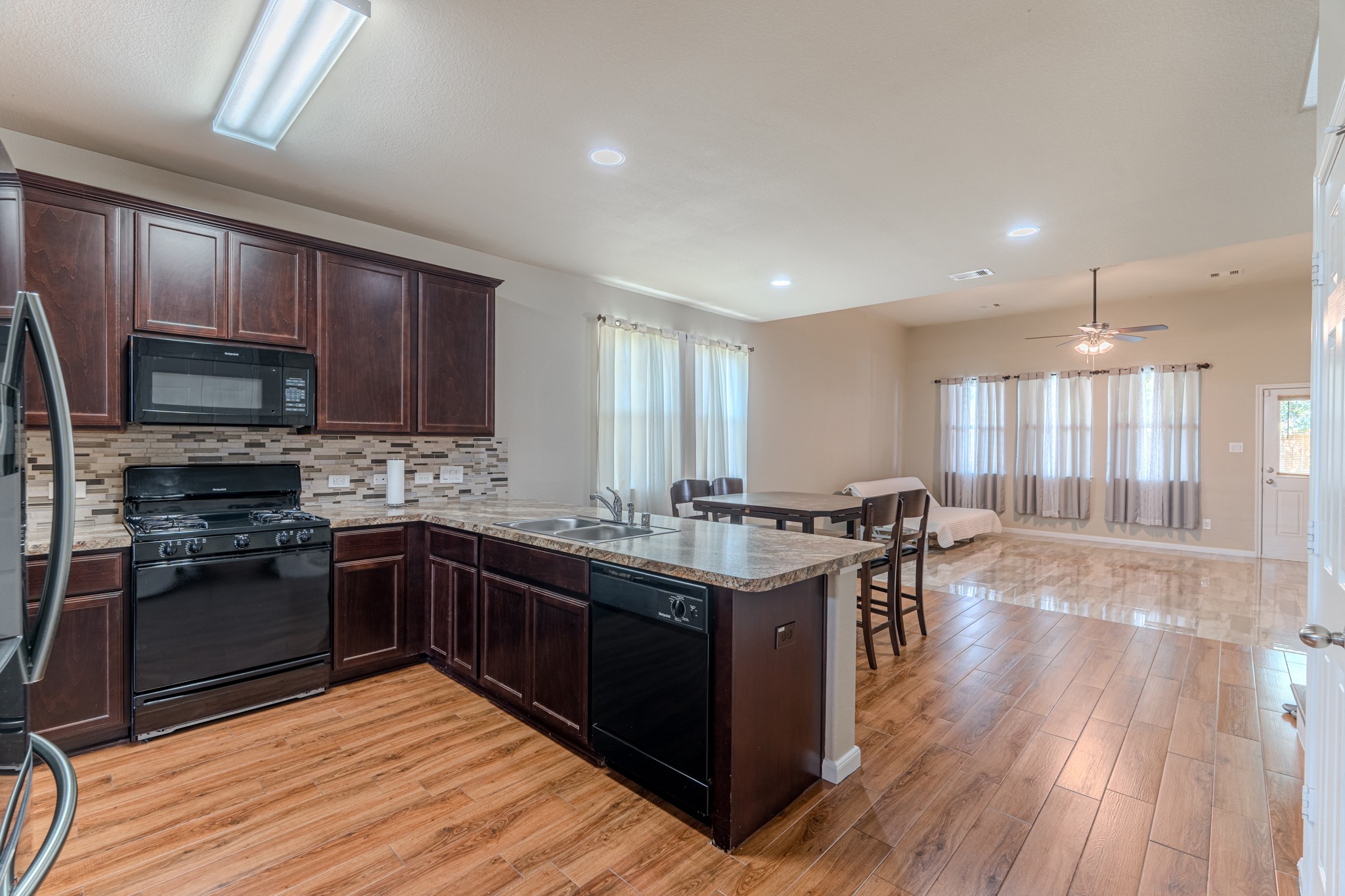 2126 Silver Rimrock Trail Houston, TX 77014 - Photo 5 of 31 Gallery Image 5