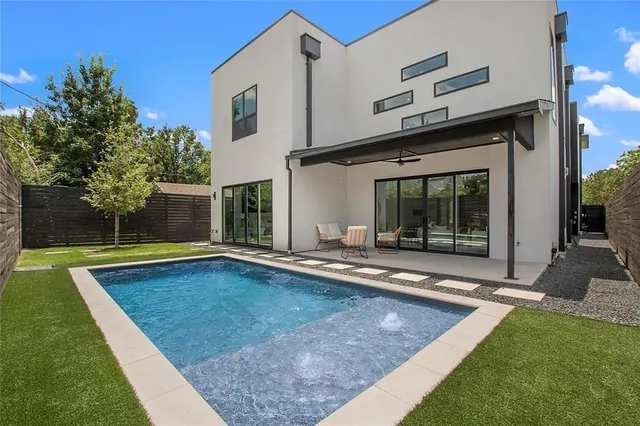 a view of a house with swimming pool and sitting area