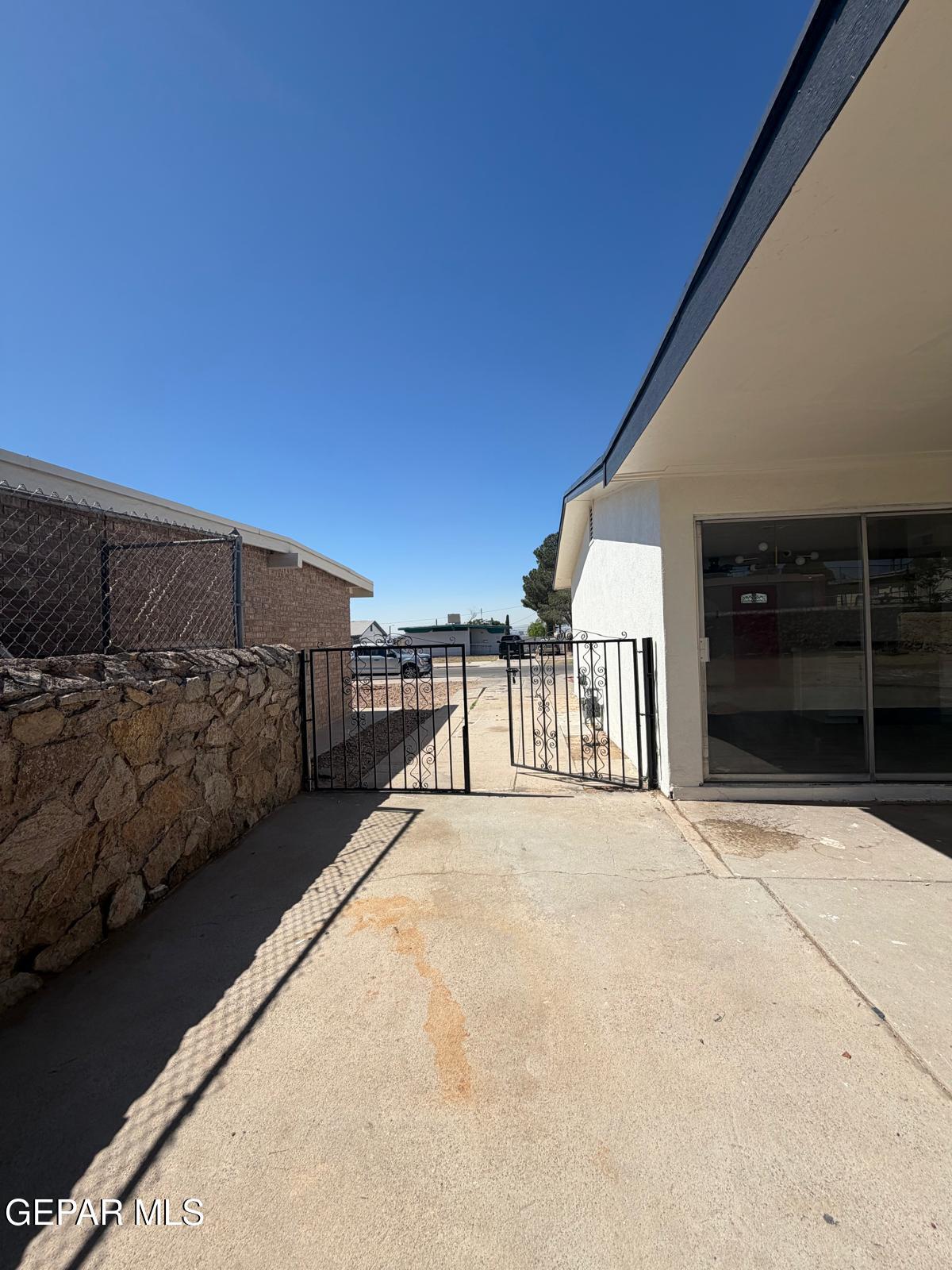 6223 Algonquin Road El Paso, TX 79905 - Photo 4 of 22 WhatsApp Image 2026-04-08 at 5.45.23 PM