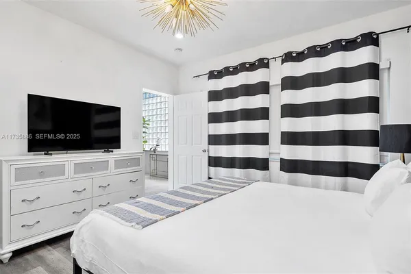 $9,499 | 2541 Northeast 195th Street, Miami, FL 33180